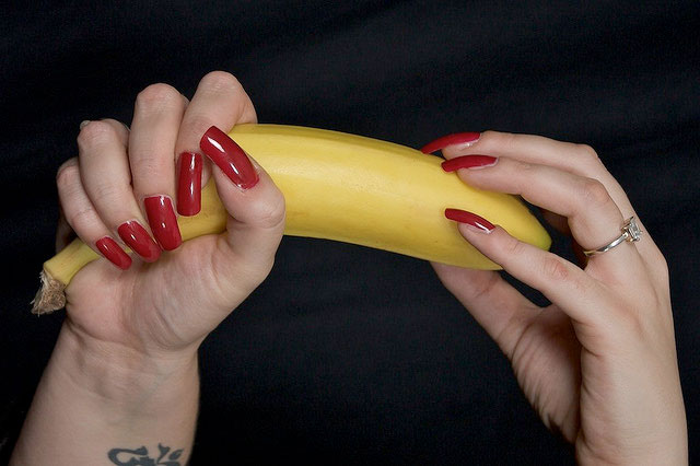 Mãos com bananas