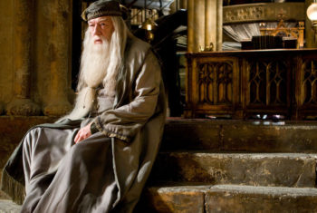 J.K. Rowling defende Albus Dumbledore: "gays têm jeito de... gente?"