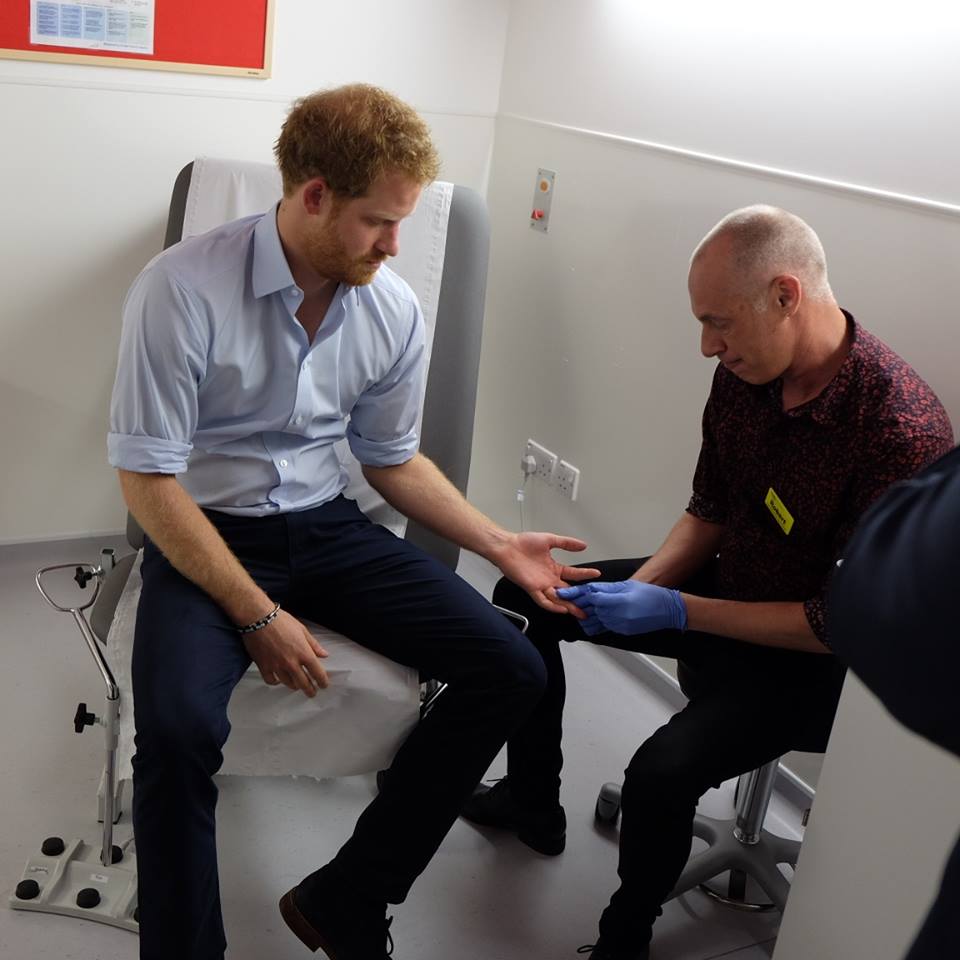 Príncipe Harry realiza o exame de HIV